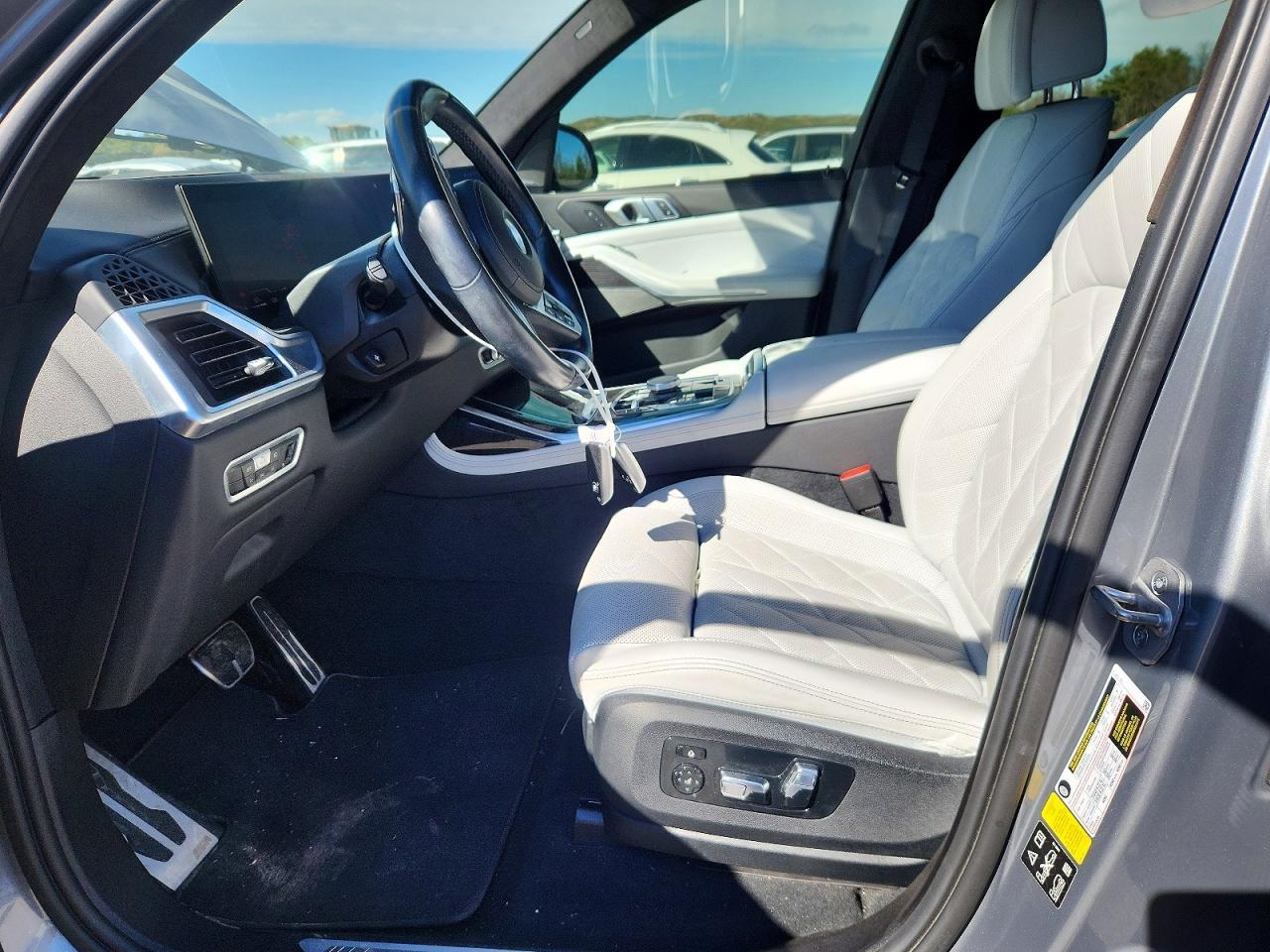 2023 BMW X7 xDrive40I - zdjęcie 7