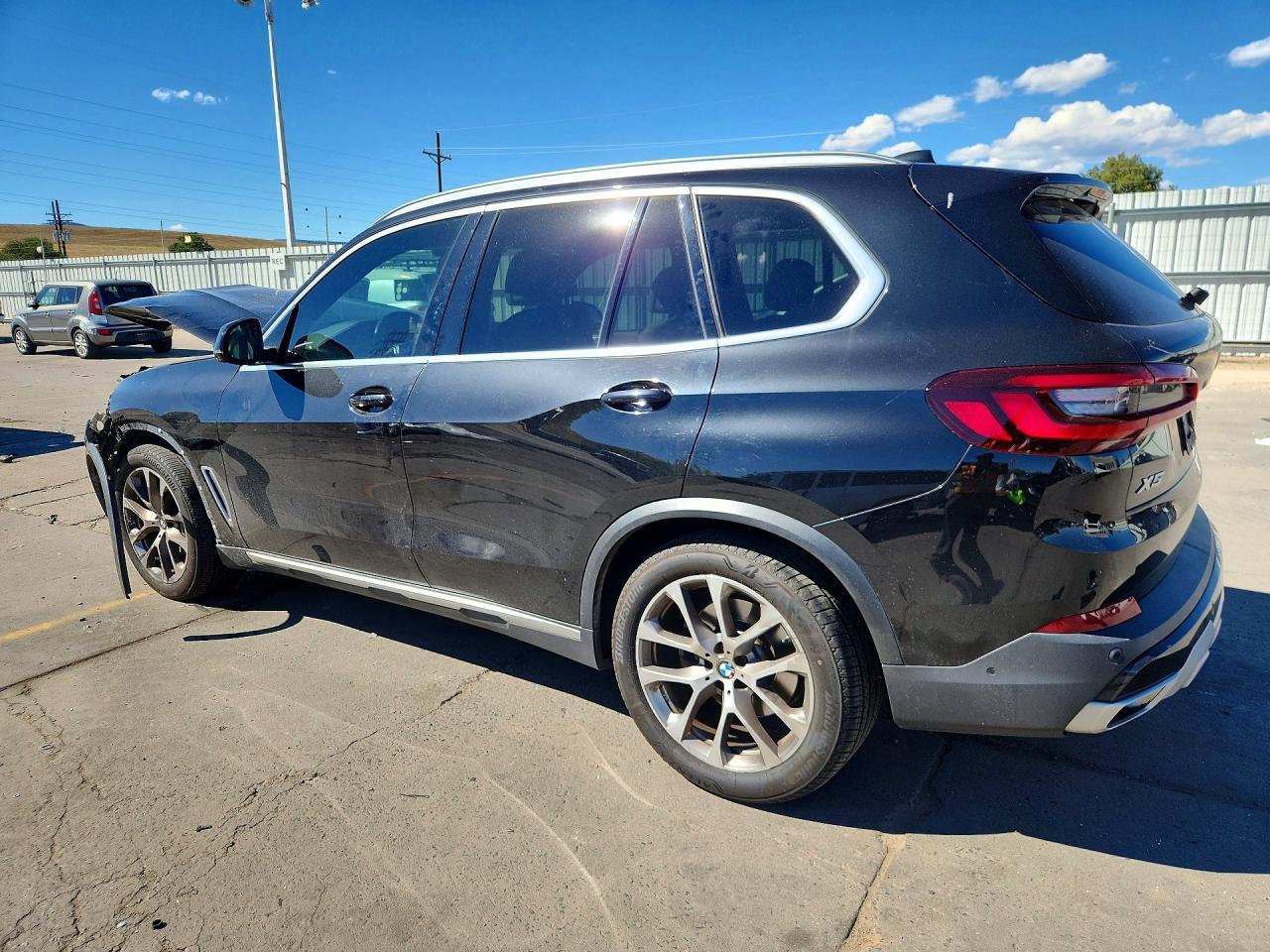 2021 BMW X5 xDrive40I - zdjęcie 2