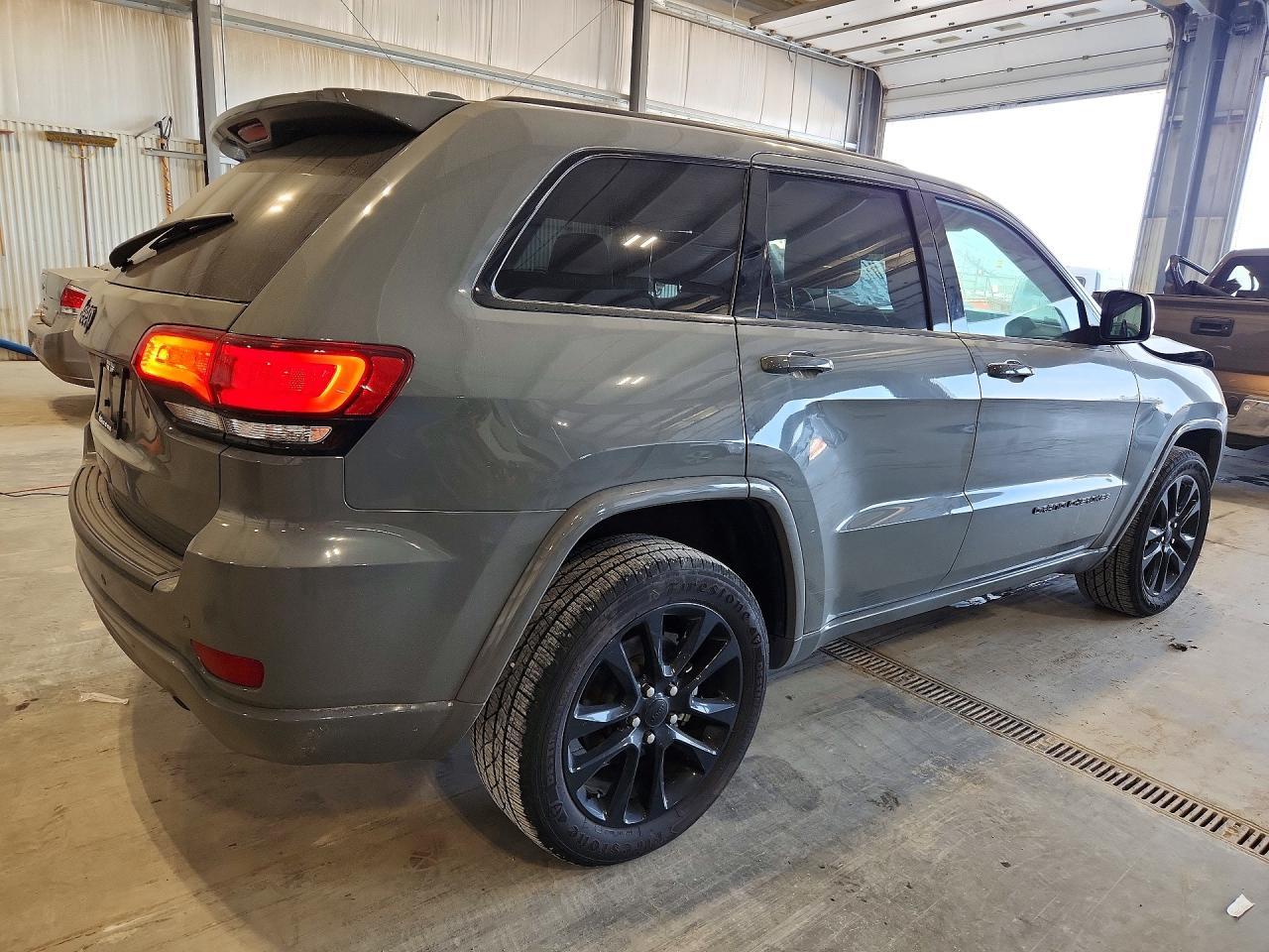 2021 Jeep Grand Cherokee Laredo - zdjęcie 3