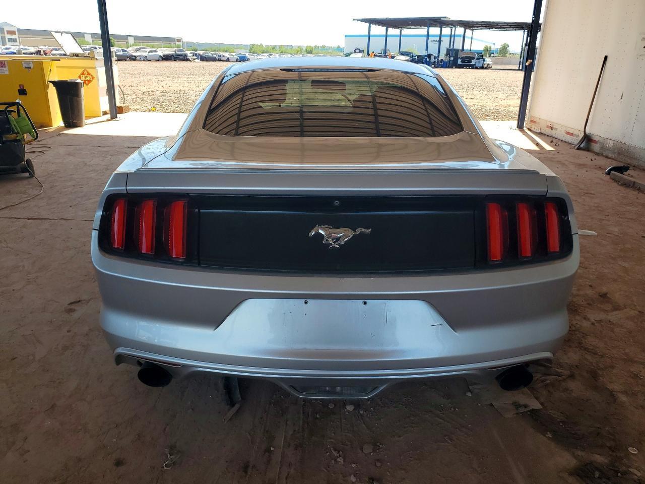 2016 Ford Mustang - zdjęcie 6