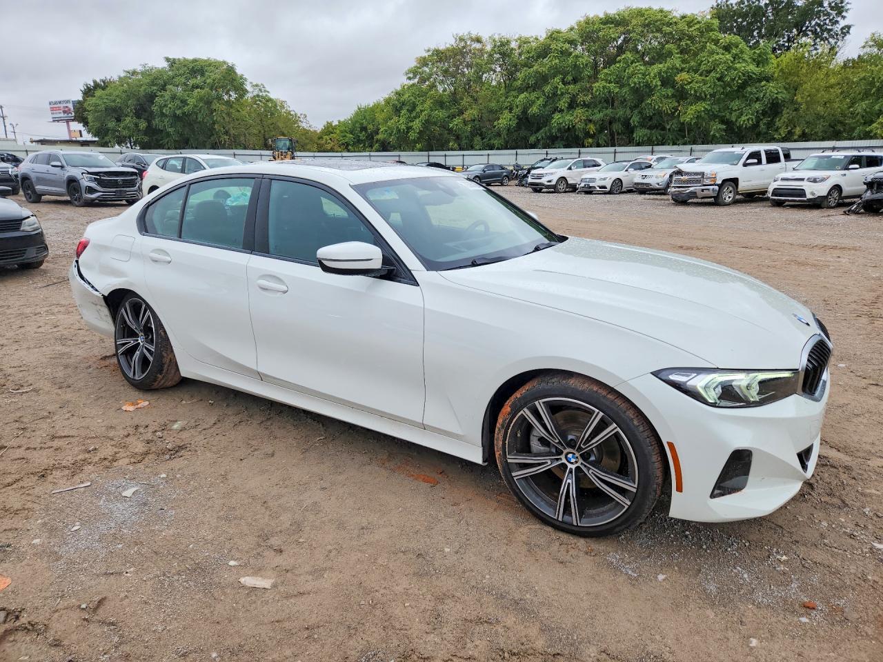 2023 BMW Seria 3 330i - zdjęcie 4