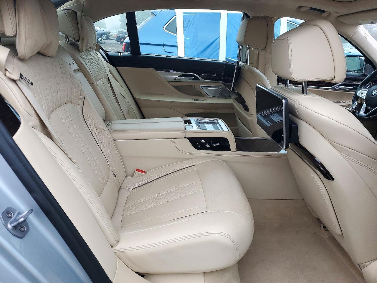 2020 BMW Seria 7 750i - zdjęcie 10