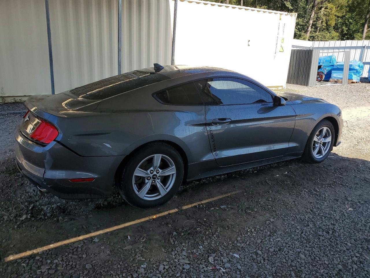 2021 Ford Mustang - zdjęcie 3
