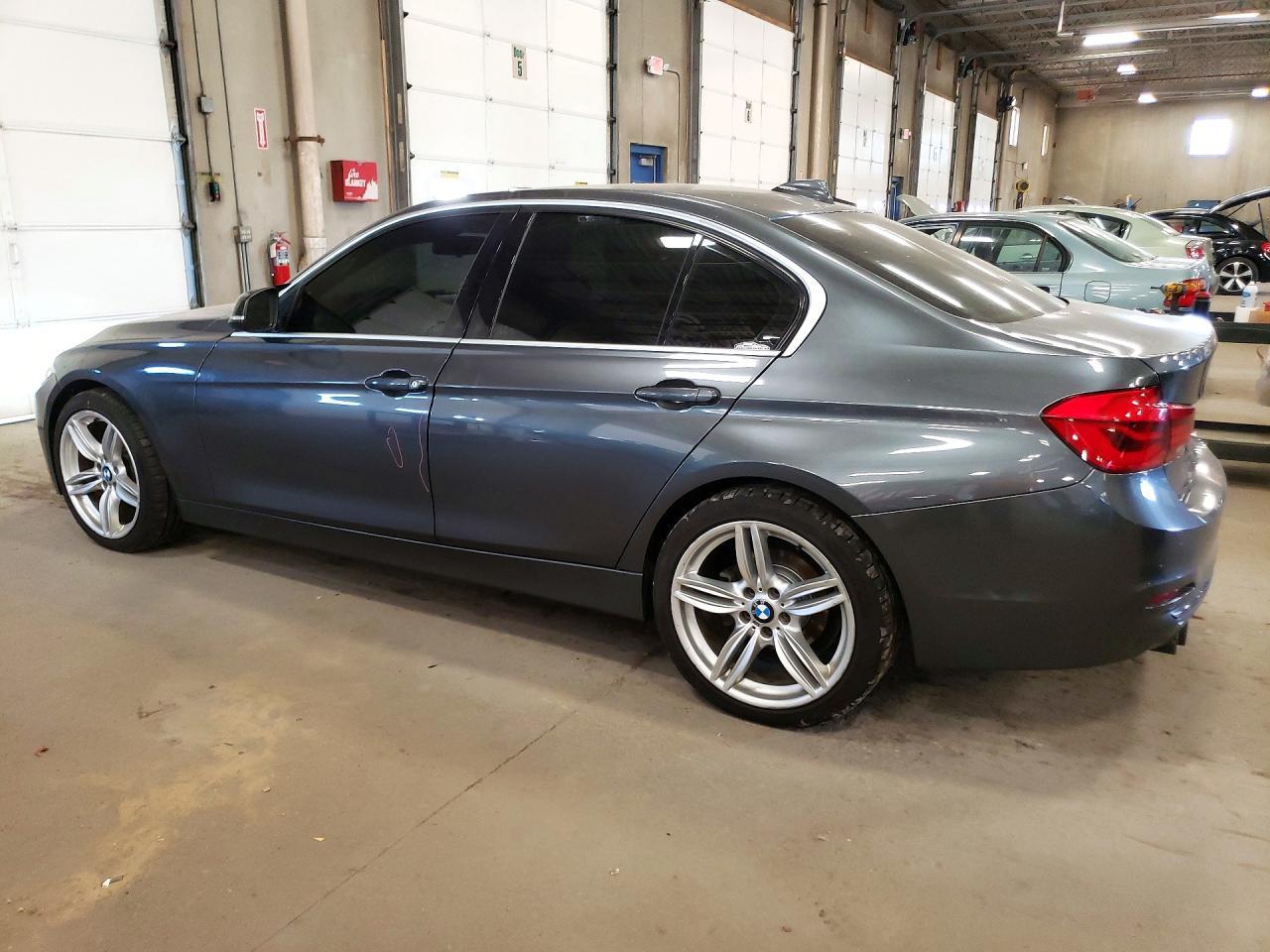 2017 BMW Seria 3 330i - zdjęcie 2