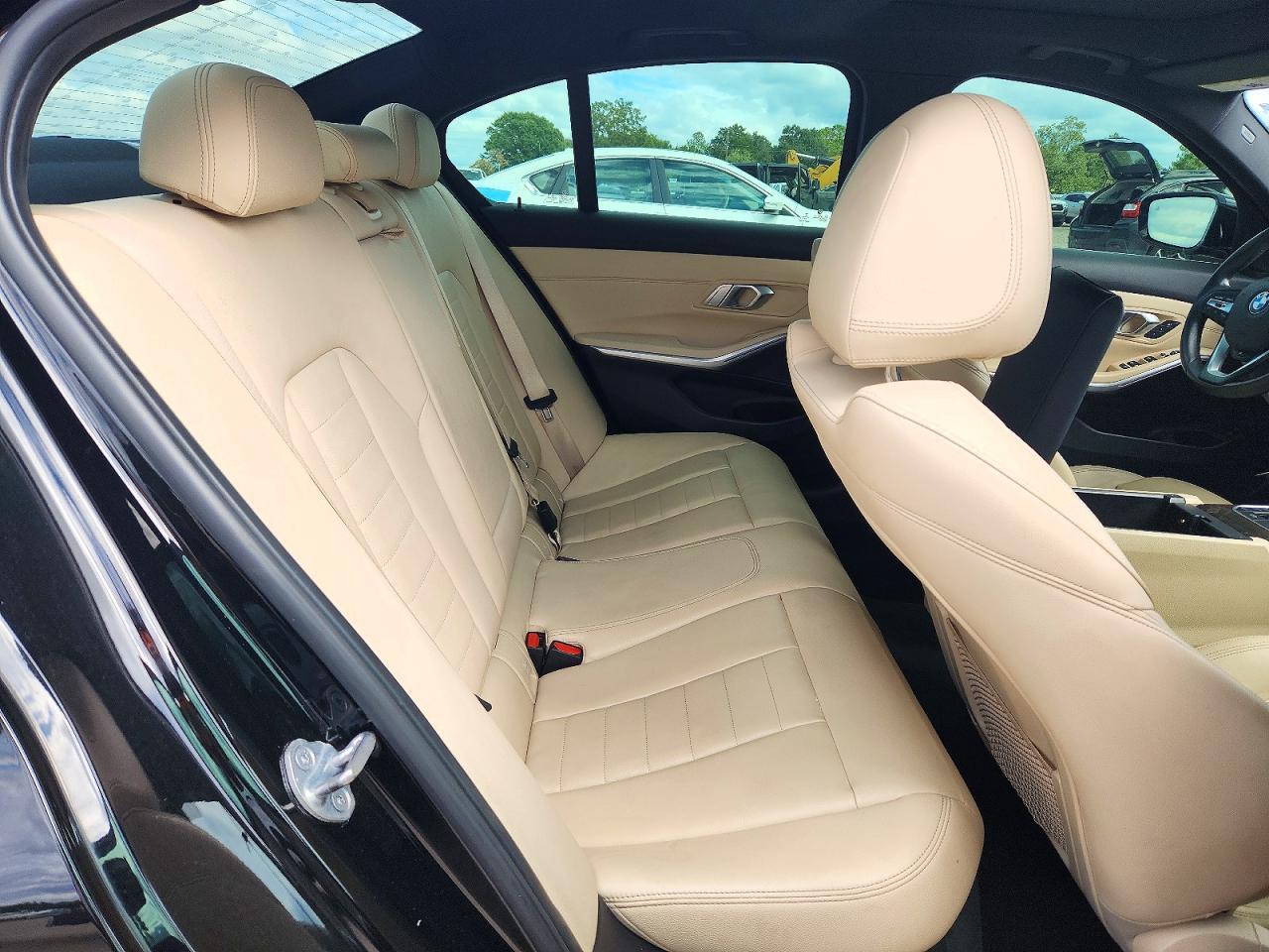 2020 BMW 330I - zdjęcie 10