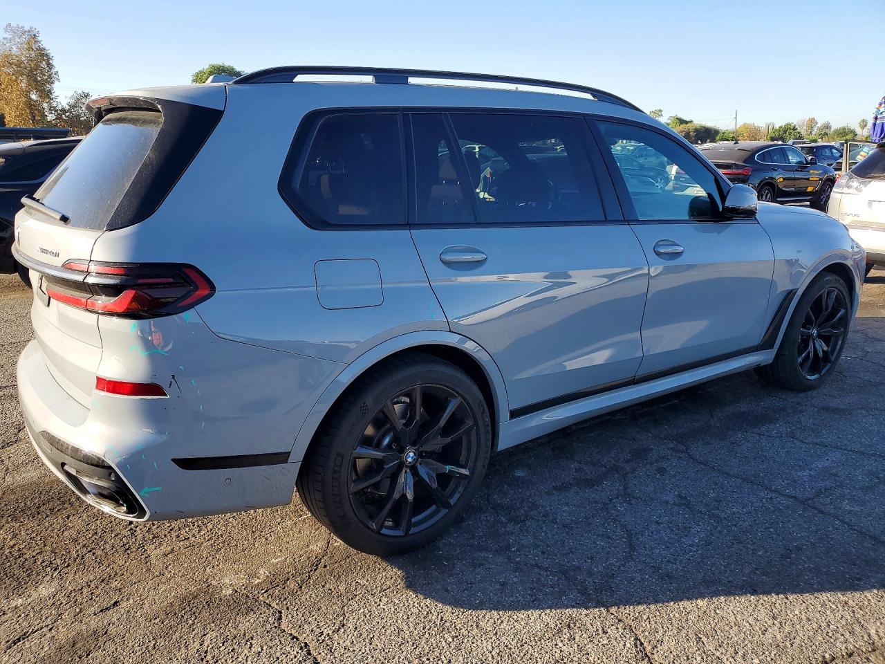 2025 BMW X7 xDrive40I - zdjęcie 3