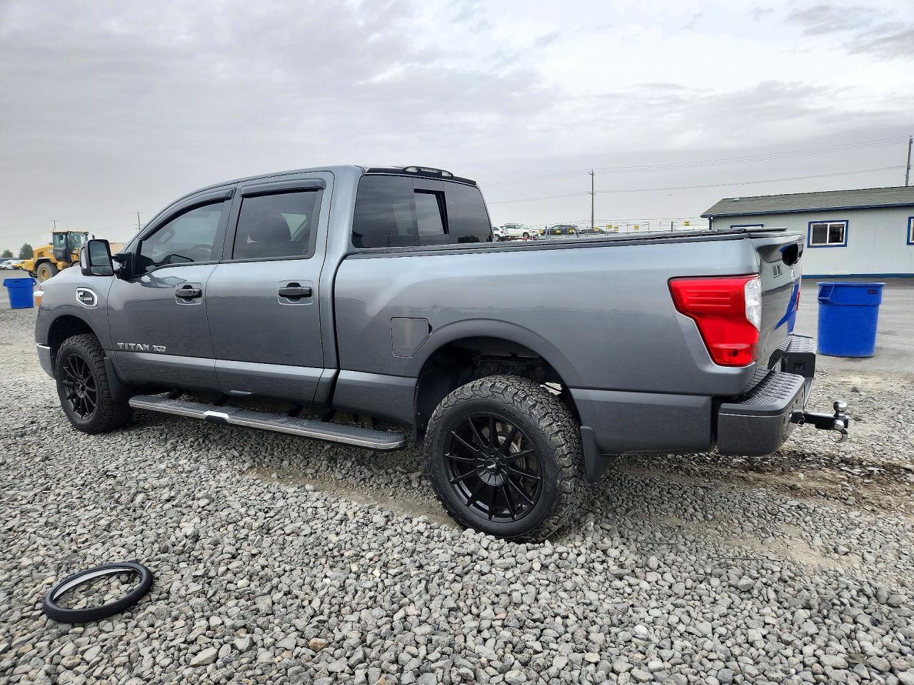 2018 Nissan Titan Xd Sl - zdjęcie 2