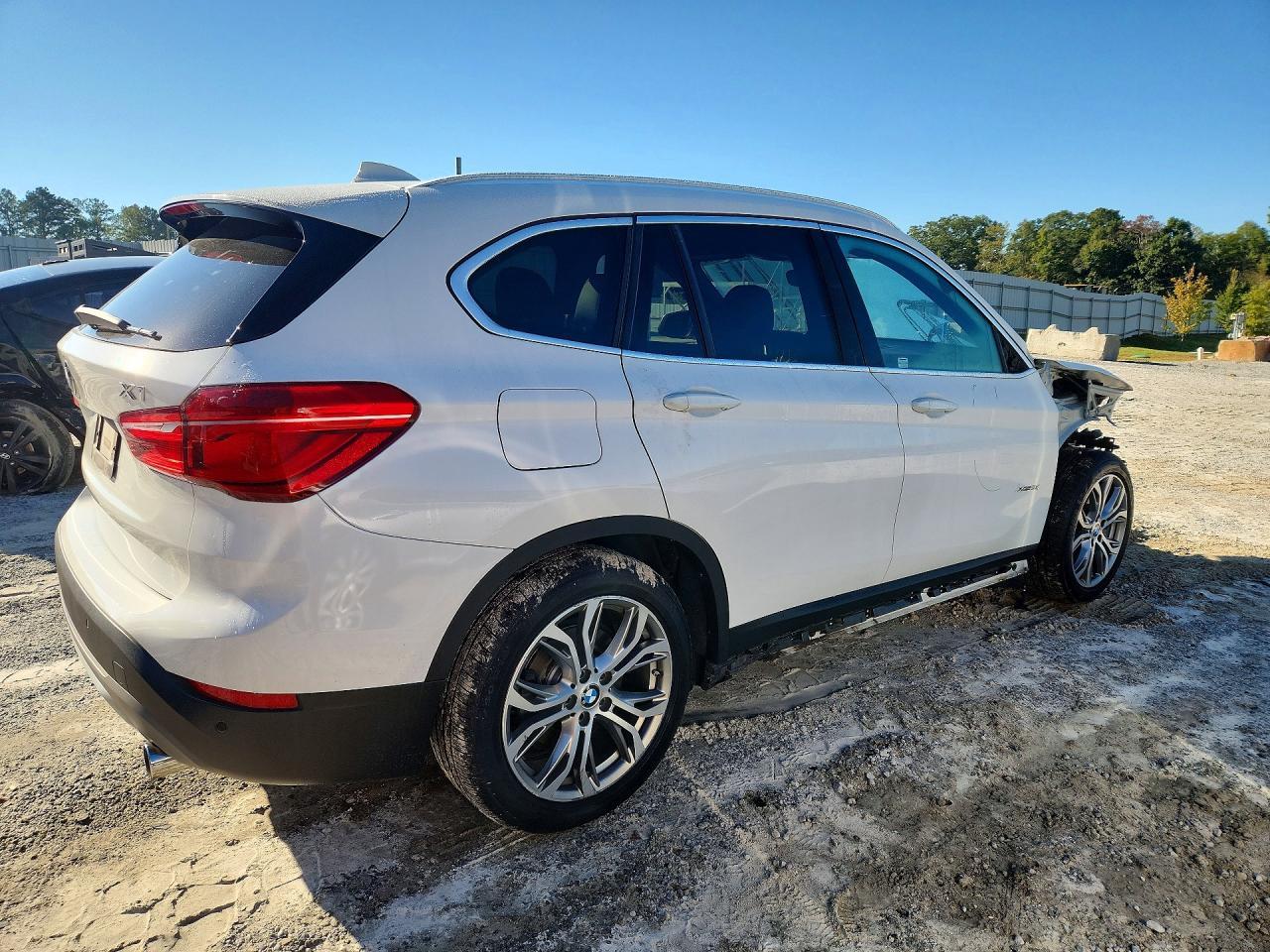 2016 BMW X1 xDrive28I - zdjęcie 3