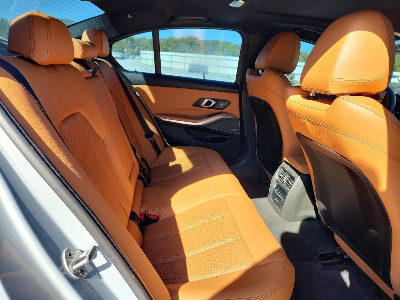 2025 BMW Seria 3 330i - zdjęcie 10