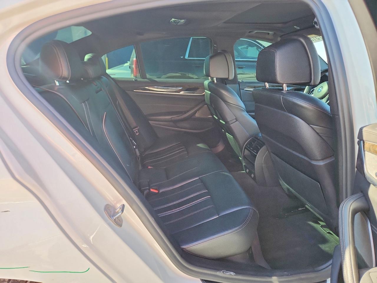 2018 BMW Seria 5 540i - zdjęcie 10