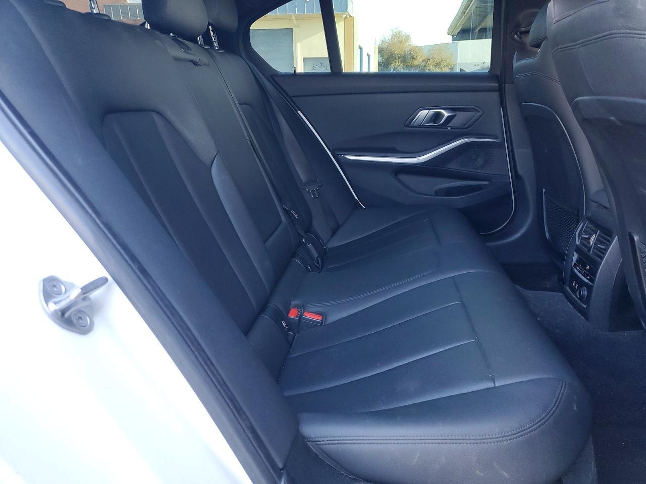2019 BMW 330I - zdjęcie 10