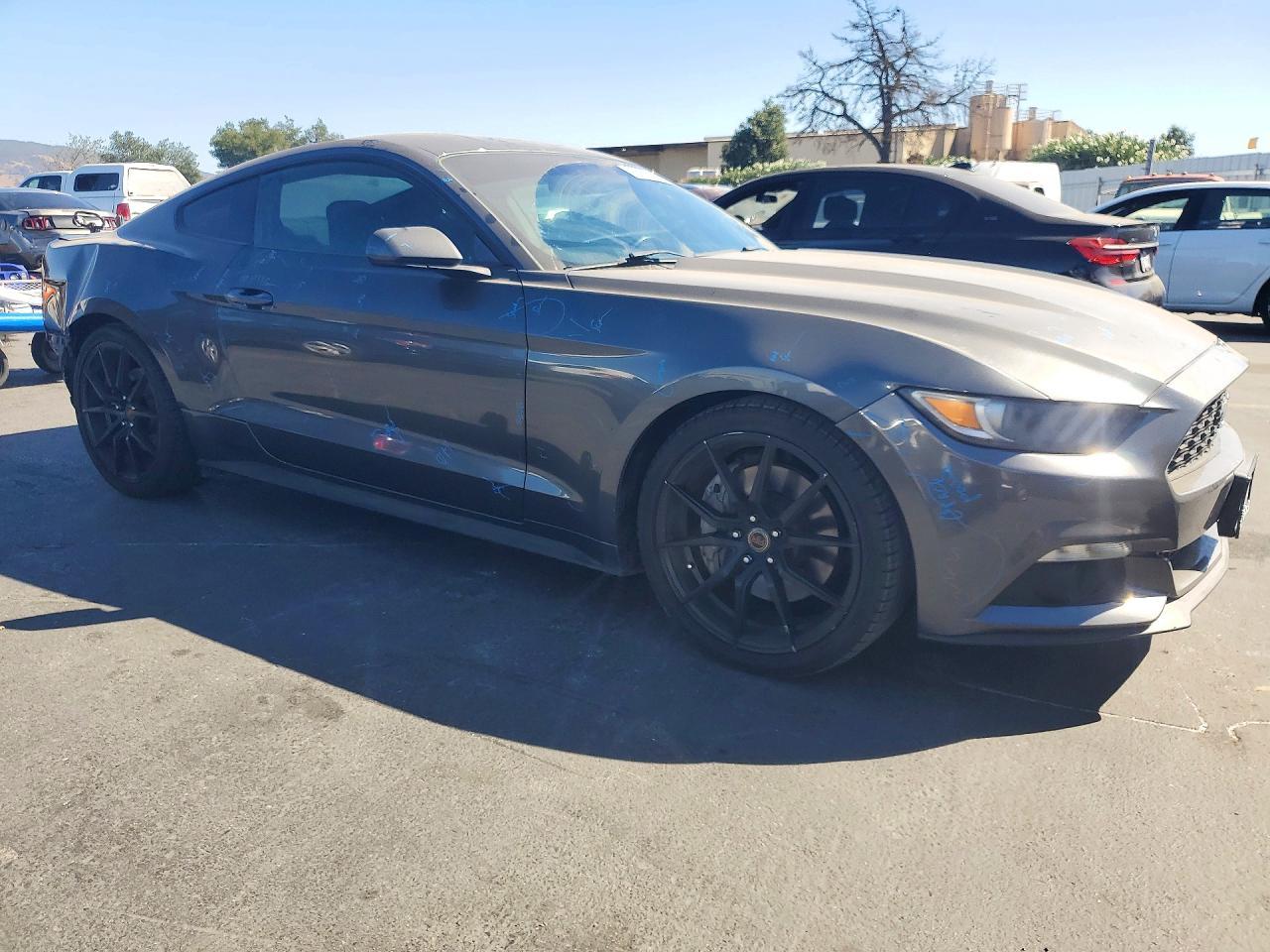 2017 Ford Mustang - zdjęcie 4