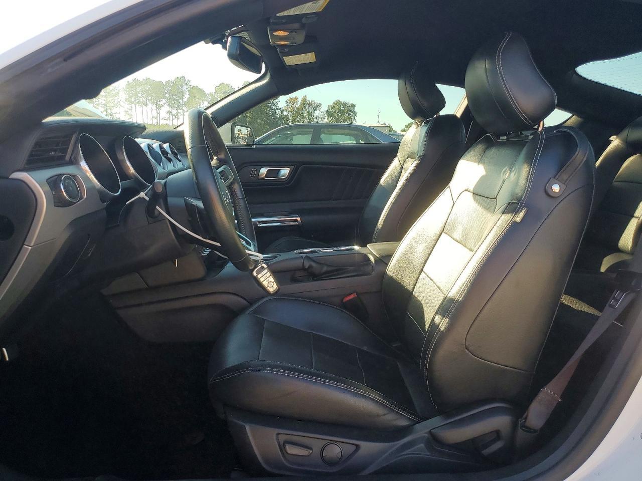2020 Ford Mustang - zdjęcie 7