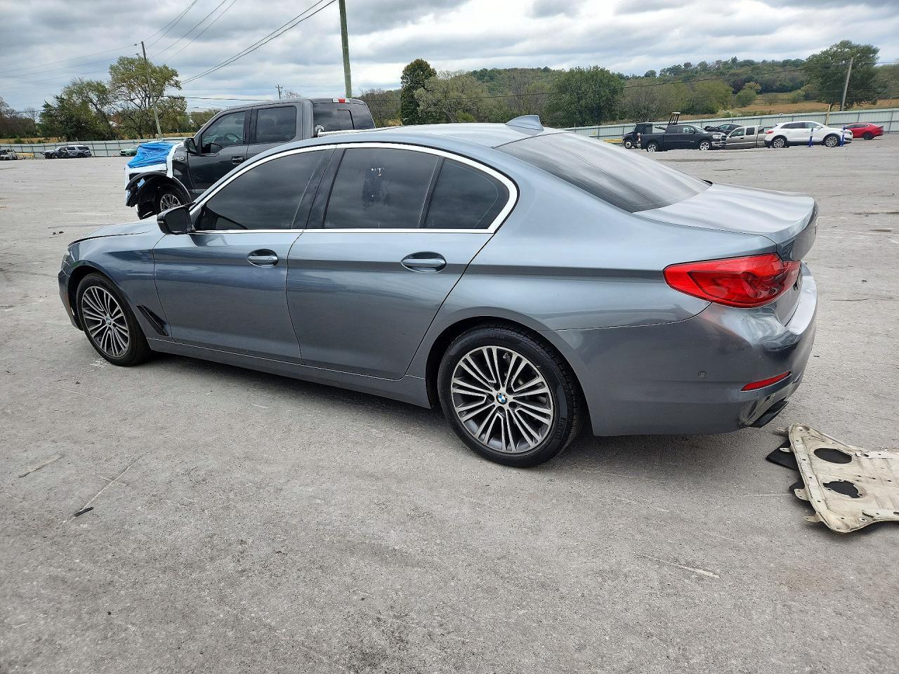 2019 BMW Seria 5 540i - zdjęcie 2