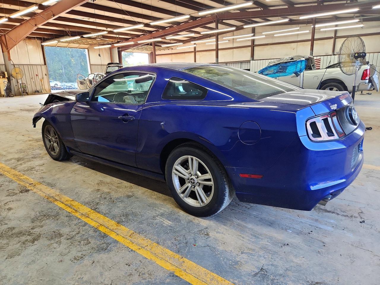 2014 Ford Mustang Base - zdjęcie 2