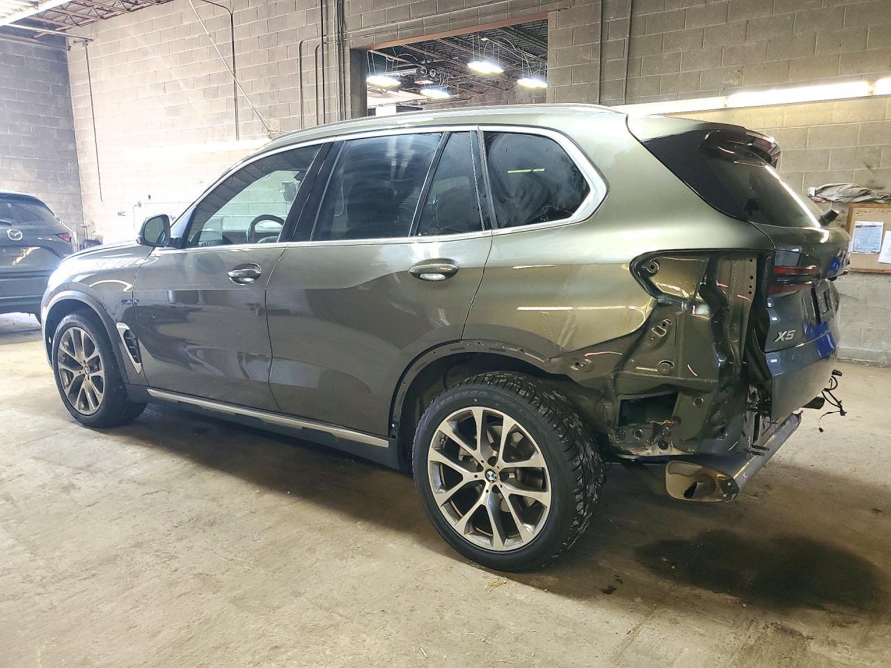 2025 BMW X5 xDrive40I - zdjęcie 2