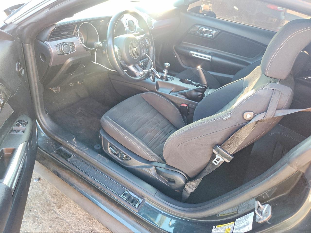 2016 Ford Mustang - zdjęcie 8