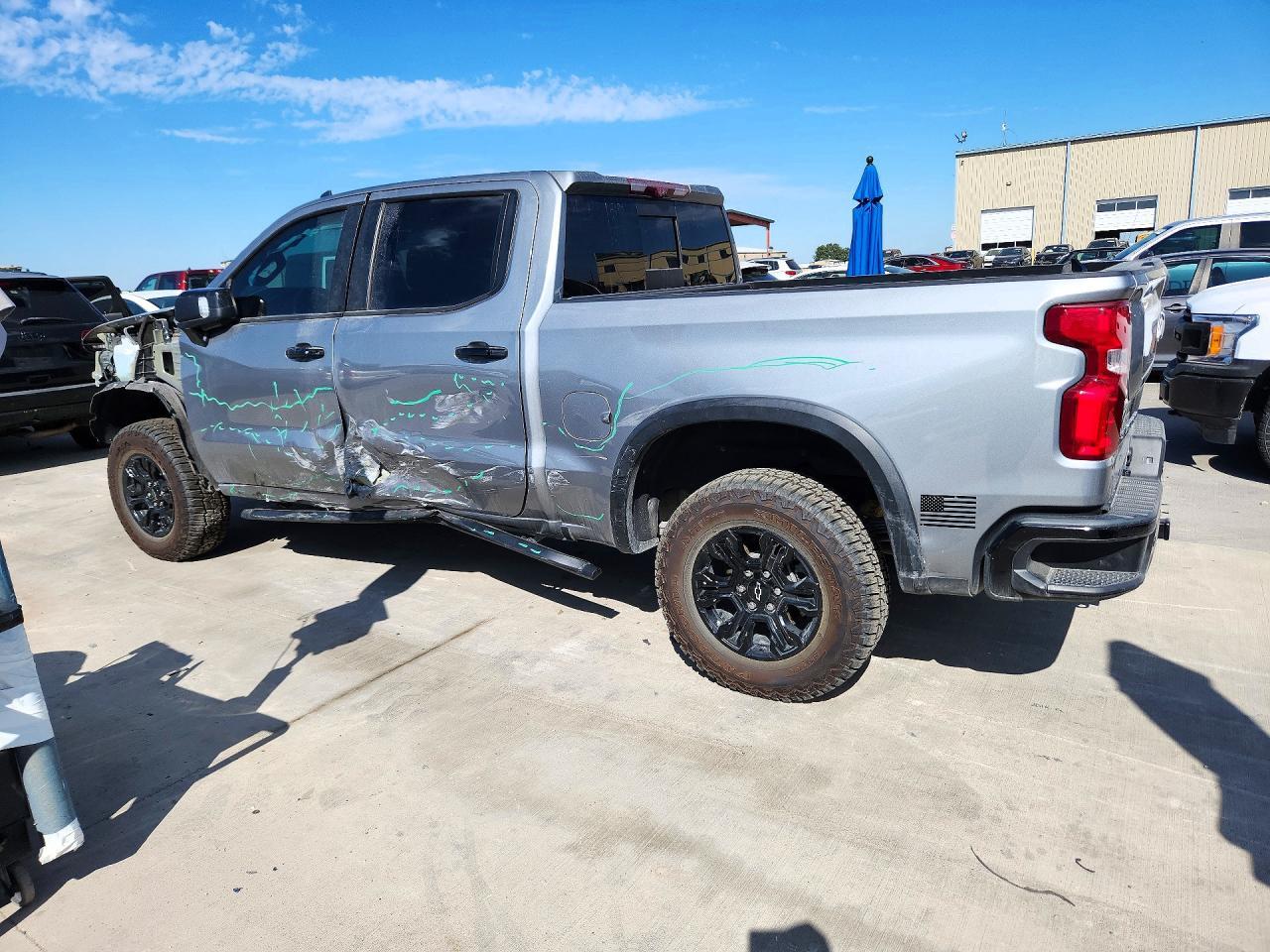 2023 Chevrolet Silverado K1500 Zr2 - zdjęcie 2