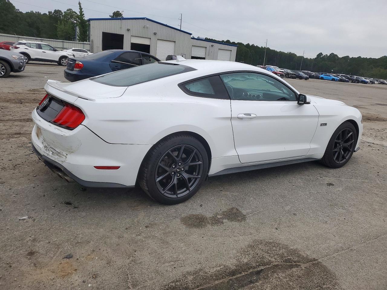 2023 Ford Mustang - zdjęcie 3