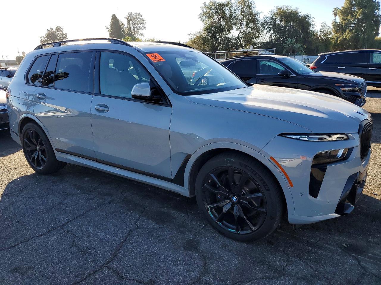 2025 BMW X7 xDrive40I - zdjęcie 4