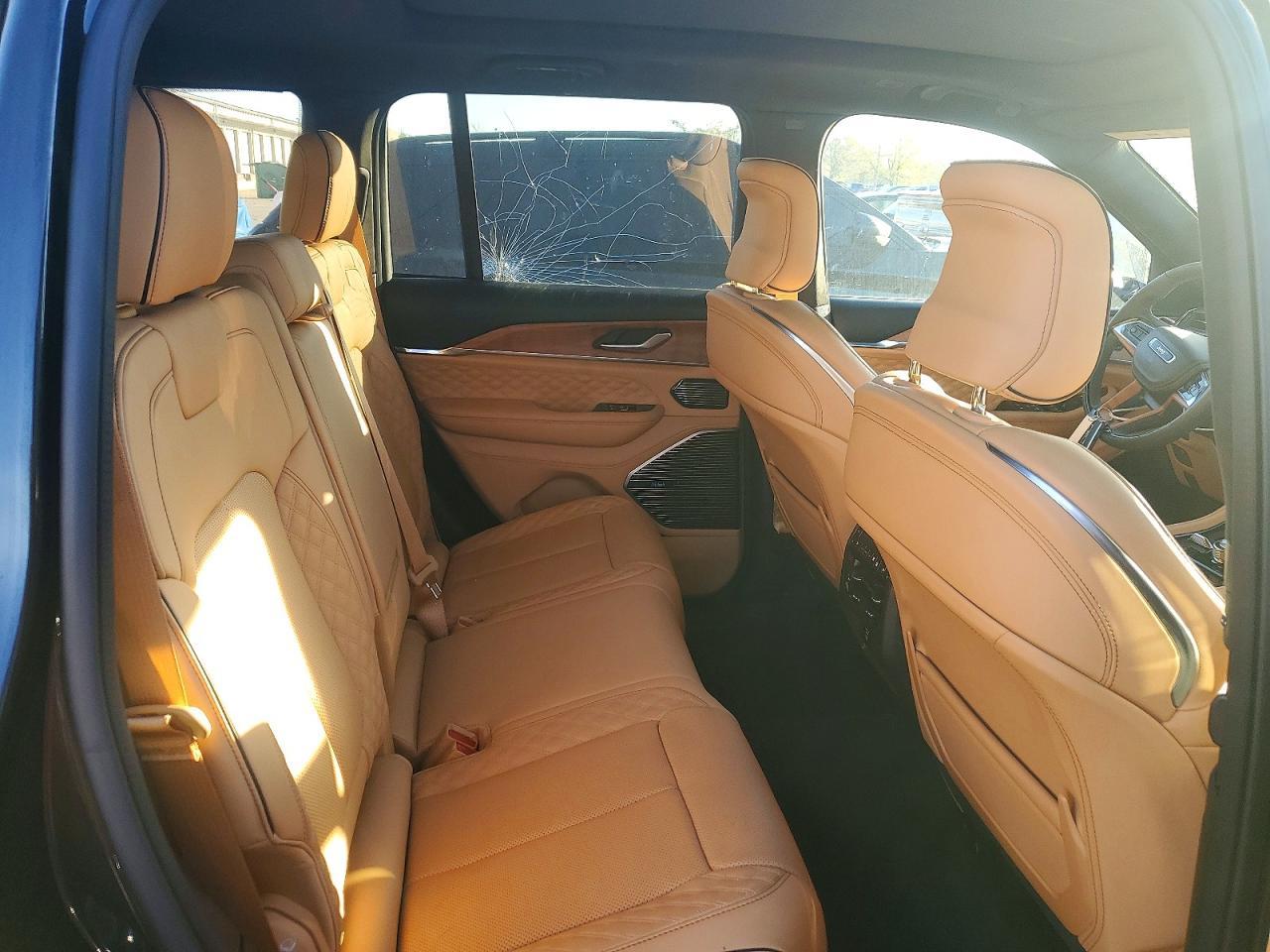 2024 Jeep Grand Cherokee Summit - zdjęcie 11