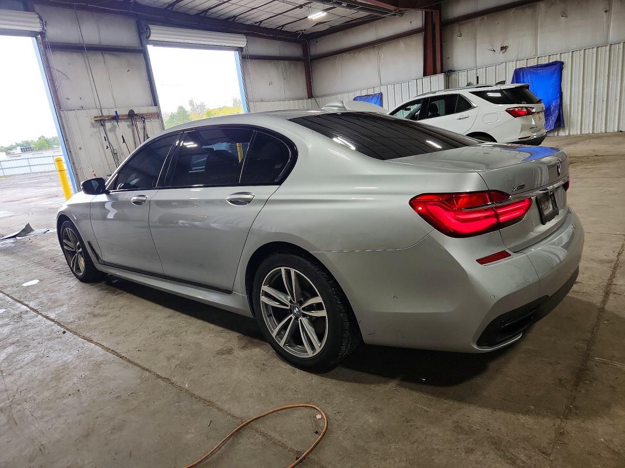 2018 BMW Seria 7 740i - zdjęcie 2
