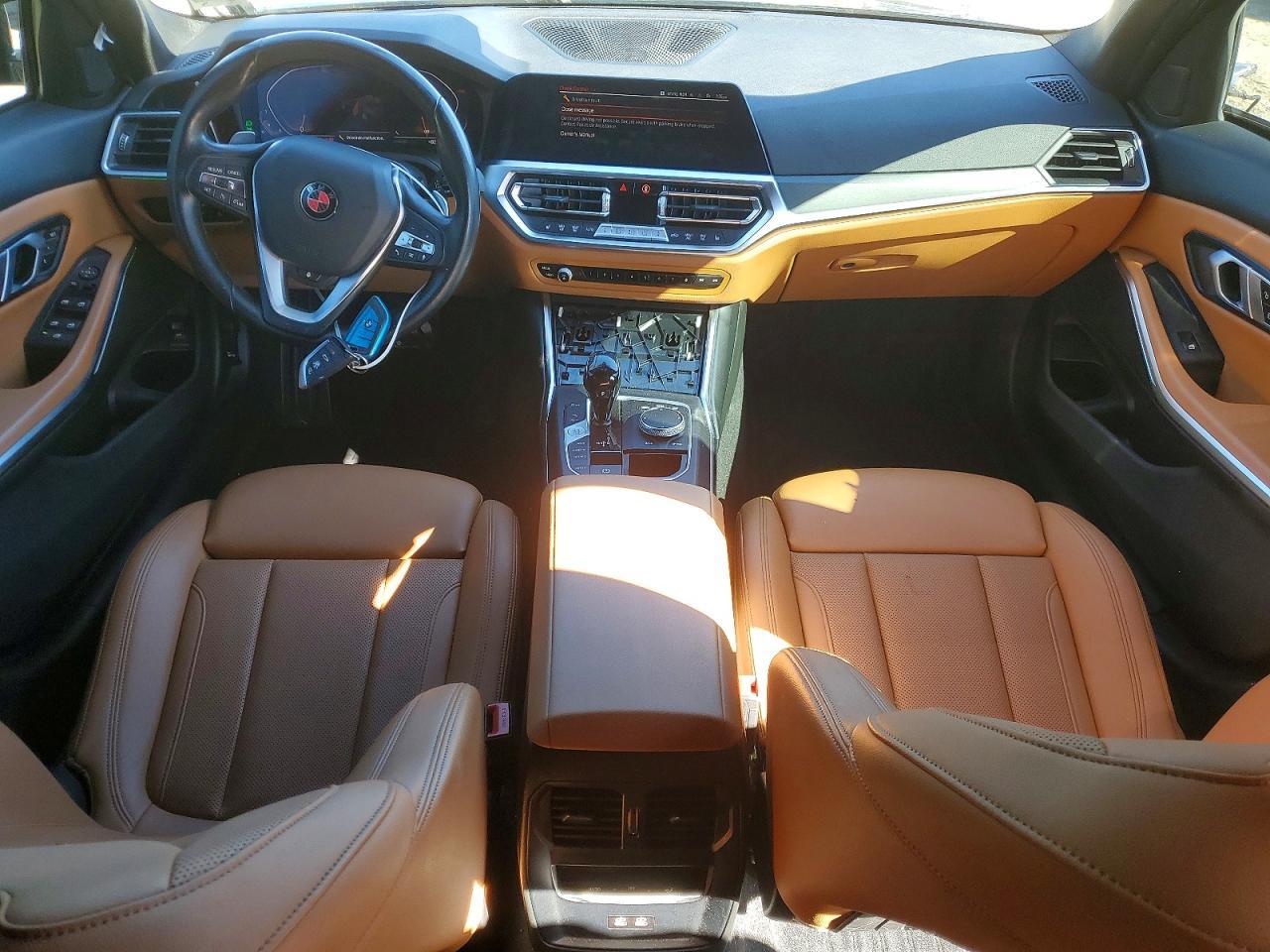 2022 BMW Seria 3 330i - zdjęcie 8