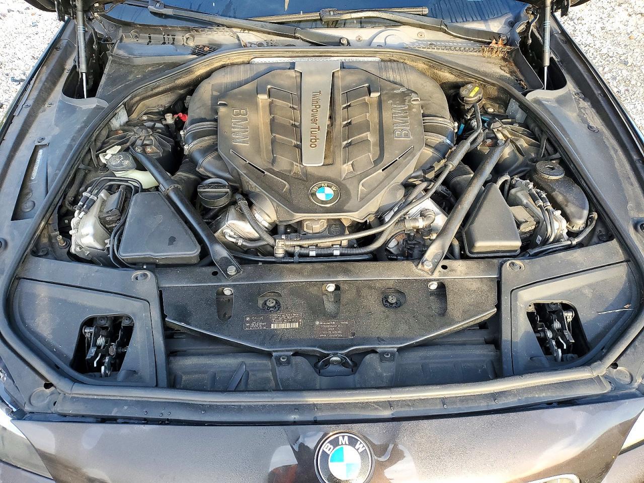 2015 BMW Seria 5 550i - zdjęcie 11