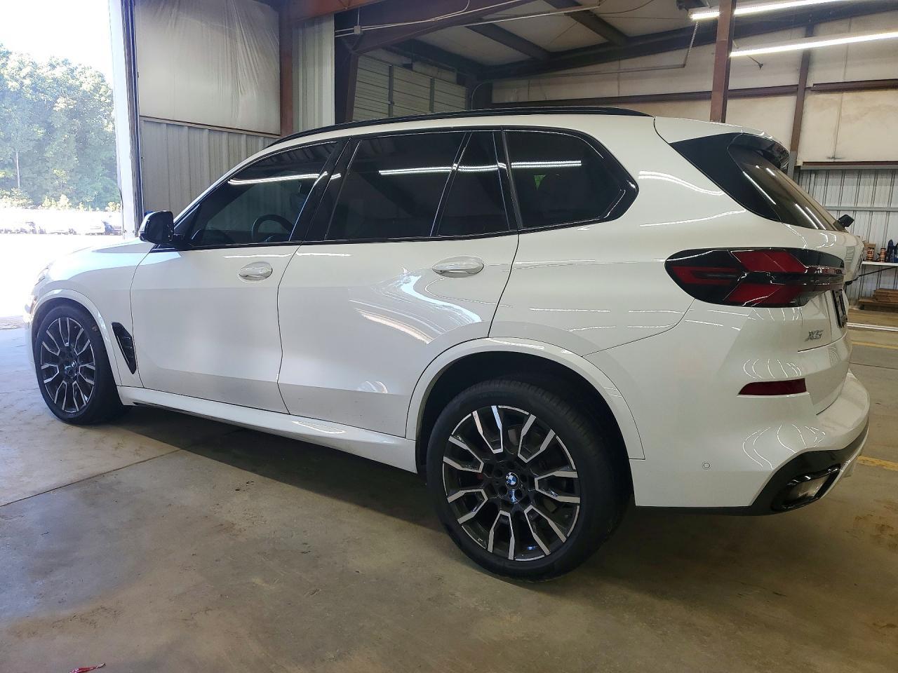 2026 BMW X5 xDrive40I - zdjęcie 2