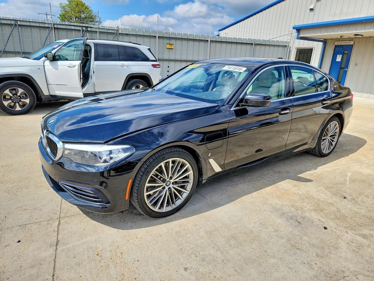 2018 BMW 530E - zdjęcie główne