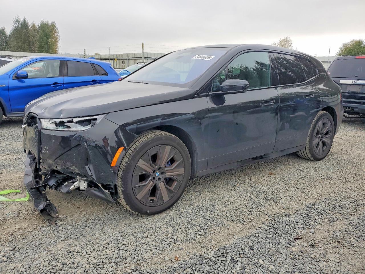 2025 BMW Ix xDrive50 - zdjęcie główne