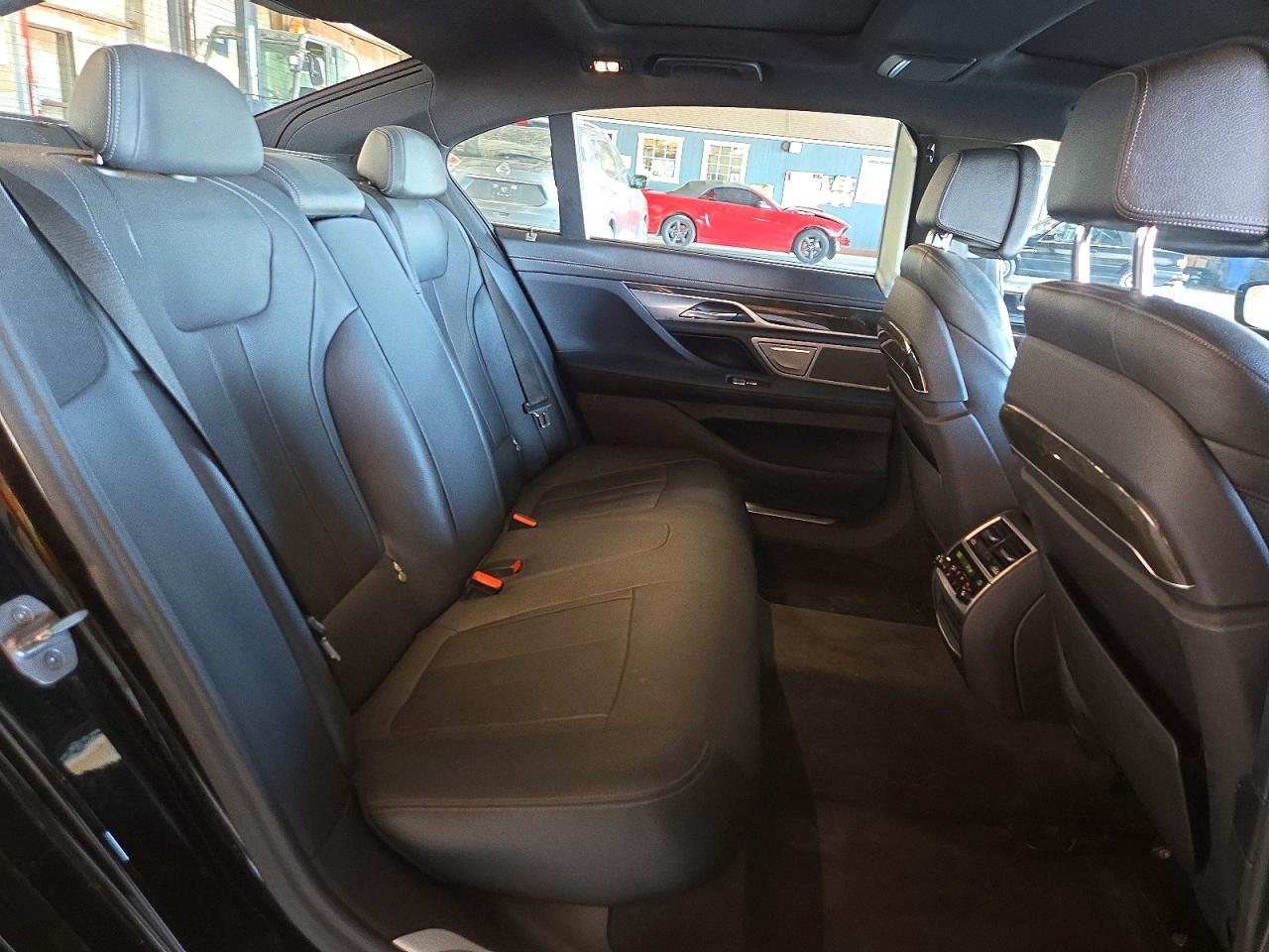 2018 BMW 740 I - zdjęcie 10