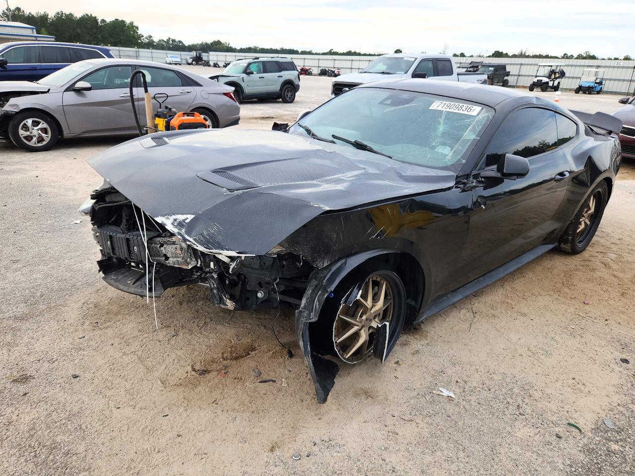 2021 Ford Mustang - zdjęcie główne