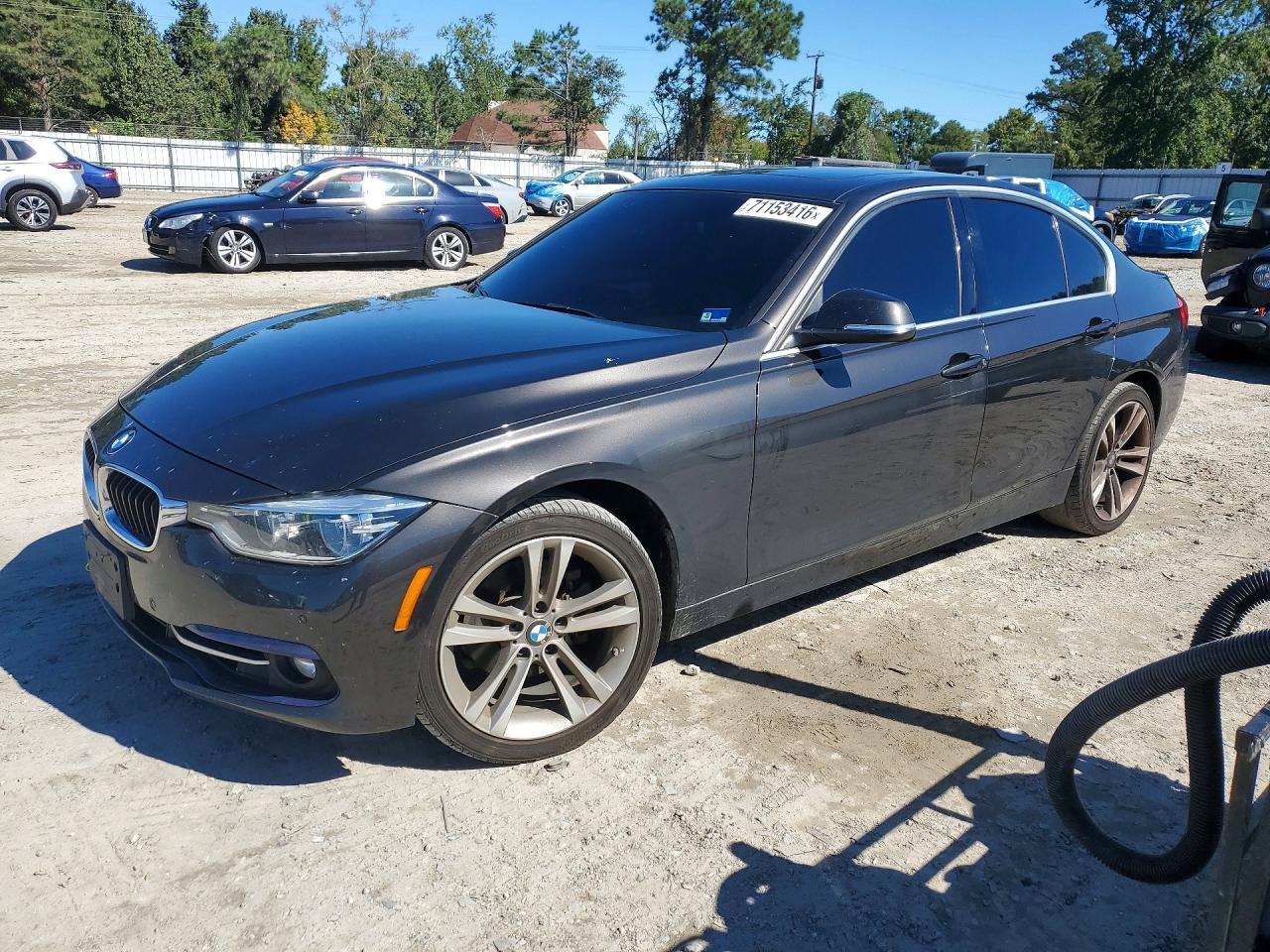2017 BMW Seria 3 330i - zdjęcie główne