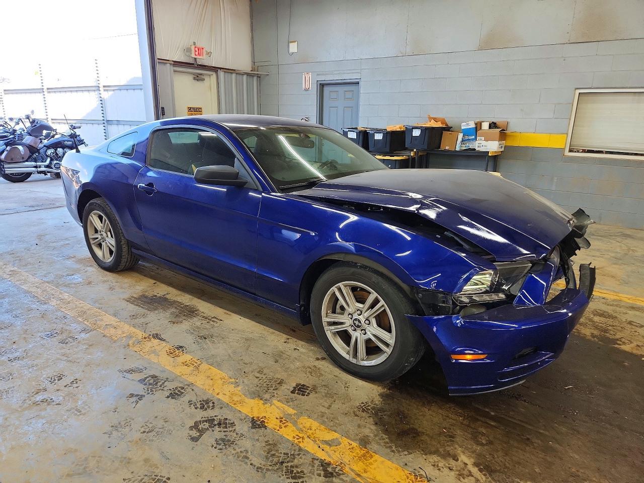 2014 Ford Mustang Base - zdjęcie 4