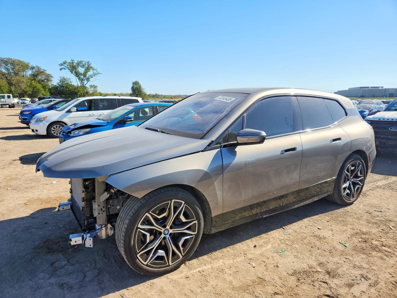 2025 BMW Ix xDrive50 - zdjęcie główne