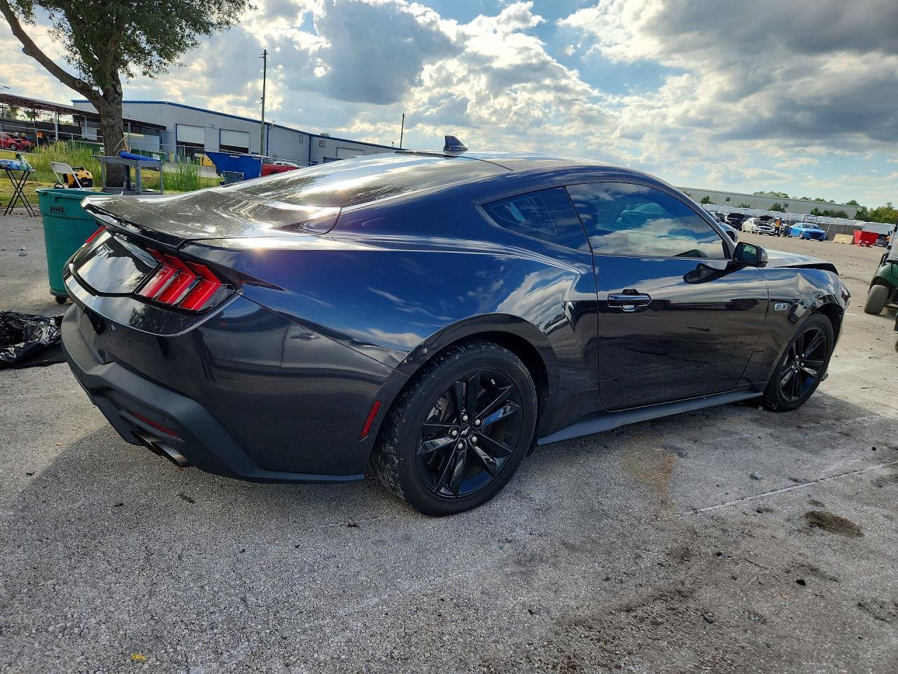 2024 Ford Mustang Gt - zdjęcie 3