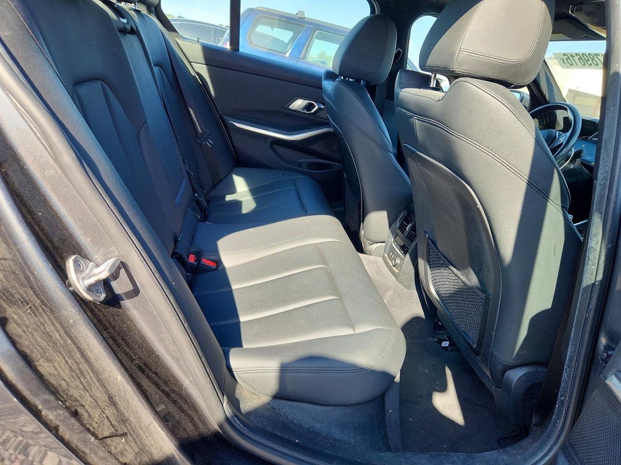 2019 BMW Seria 3 330i - zdjęcie 10