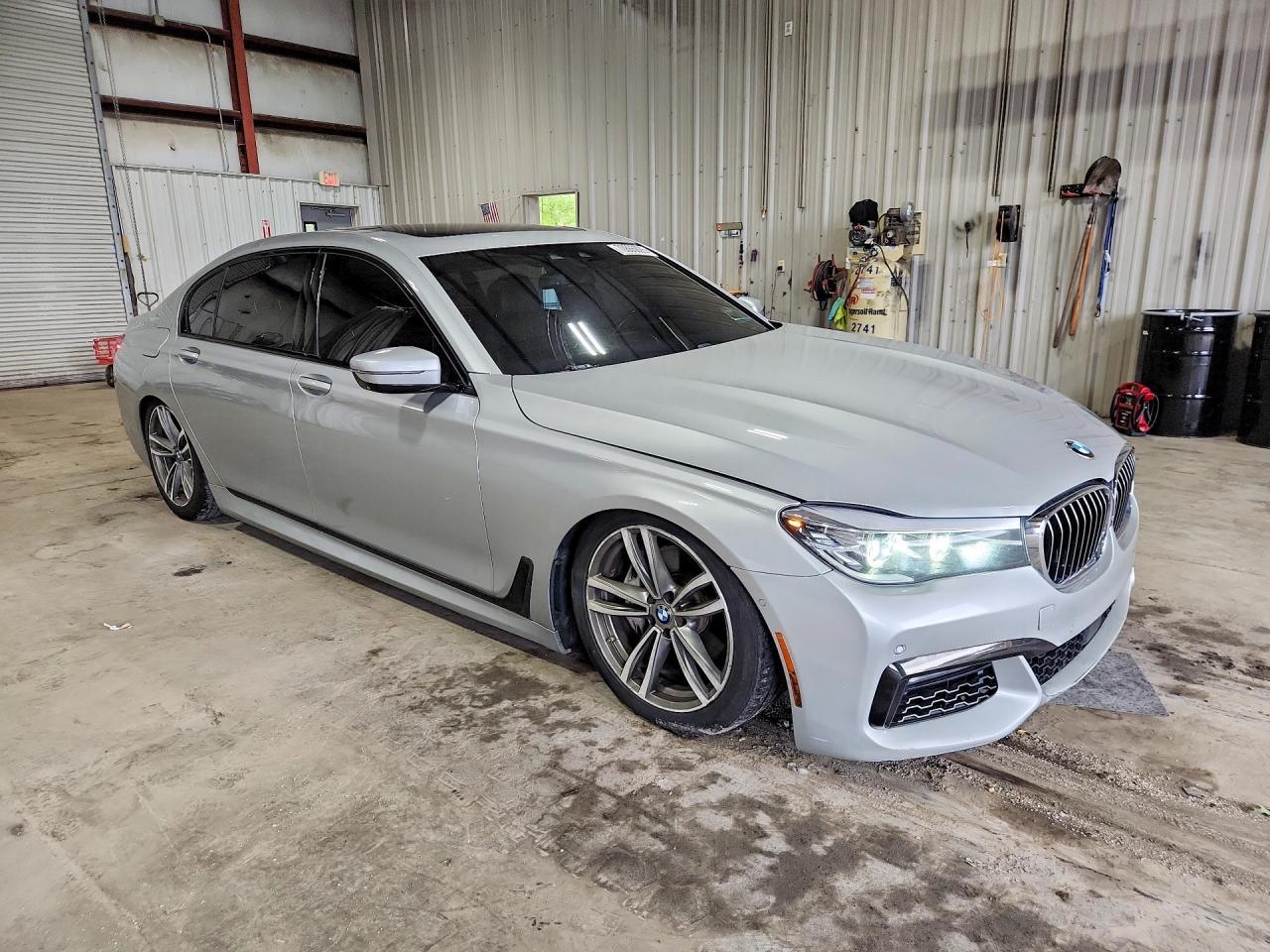 2018 BMW Seria 7 740i - zdjęcie 4