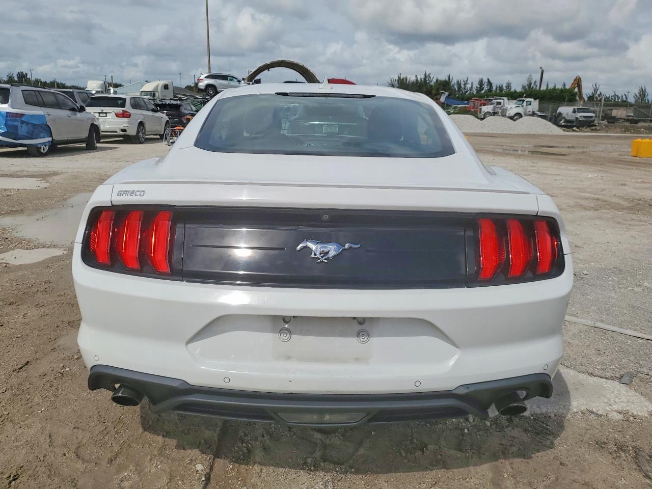 2021 Ford Mustang - zdjęcie 6