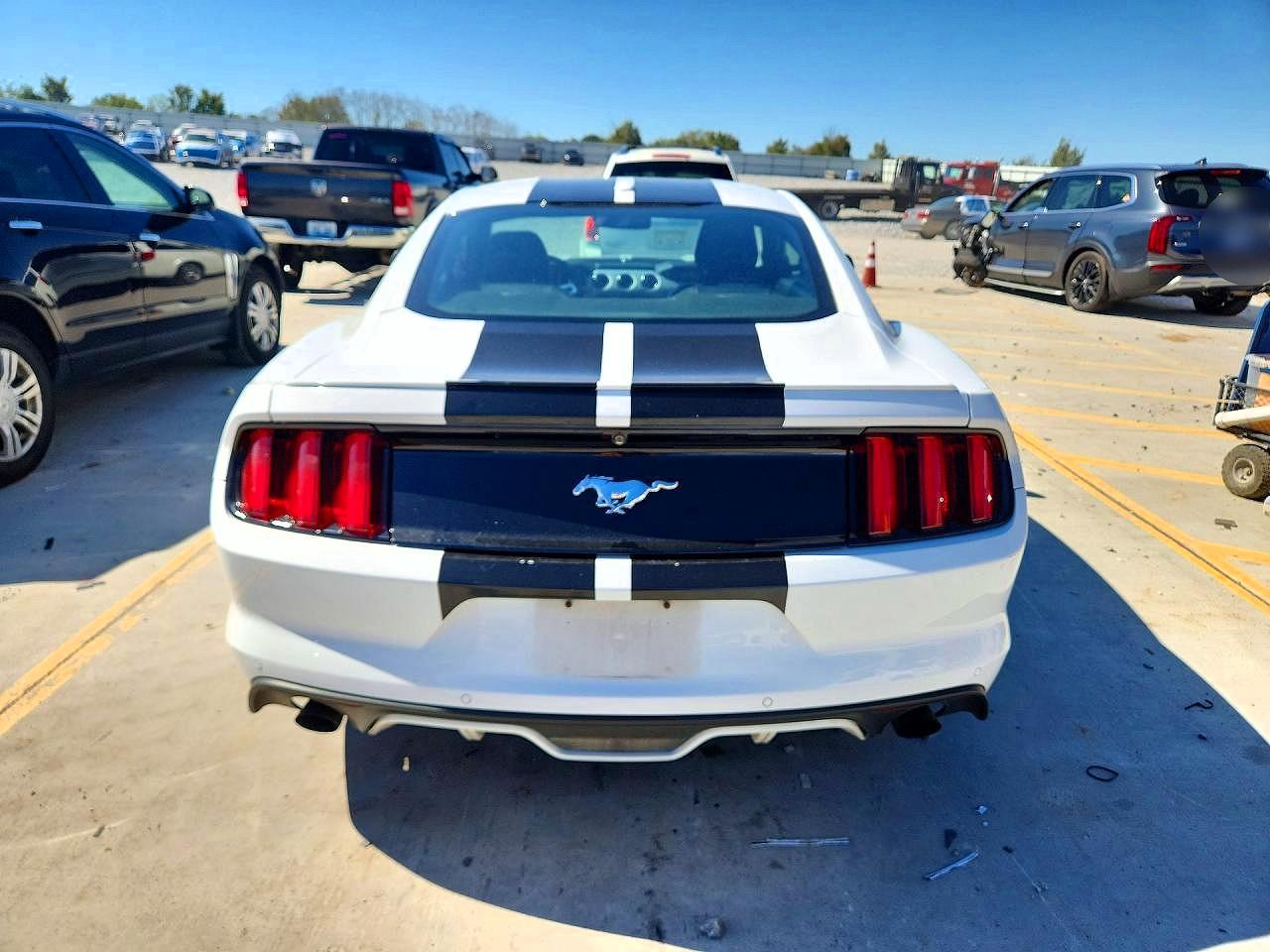 2017 Ford Mustang - zdjęcie 6