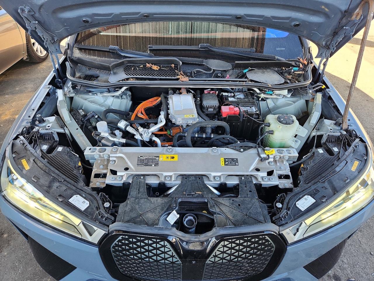 2022 BMW Ix xDrive50 - zdjęcie 12