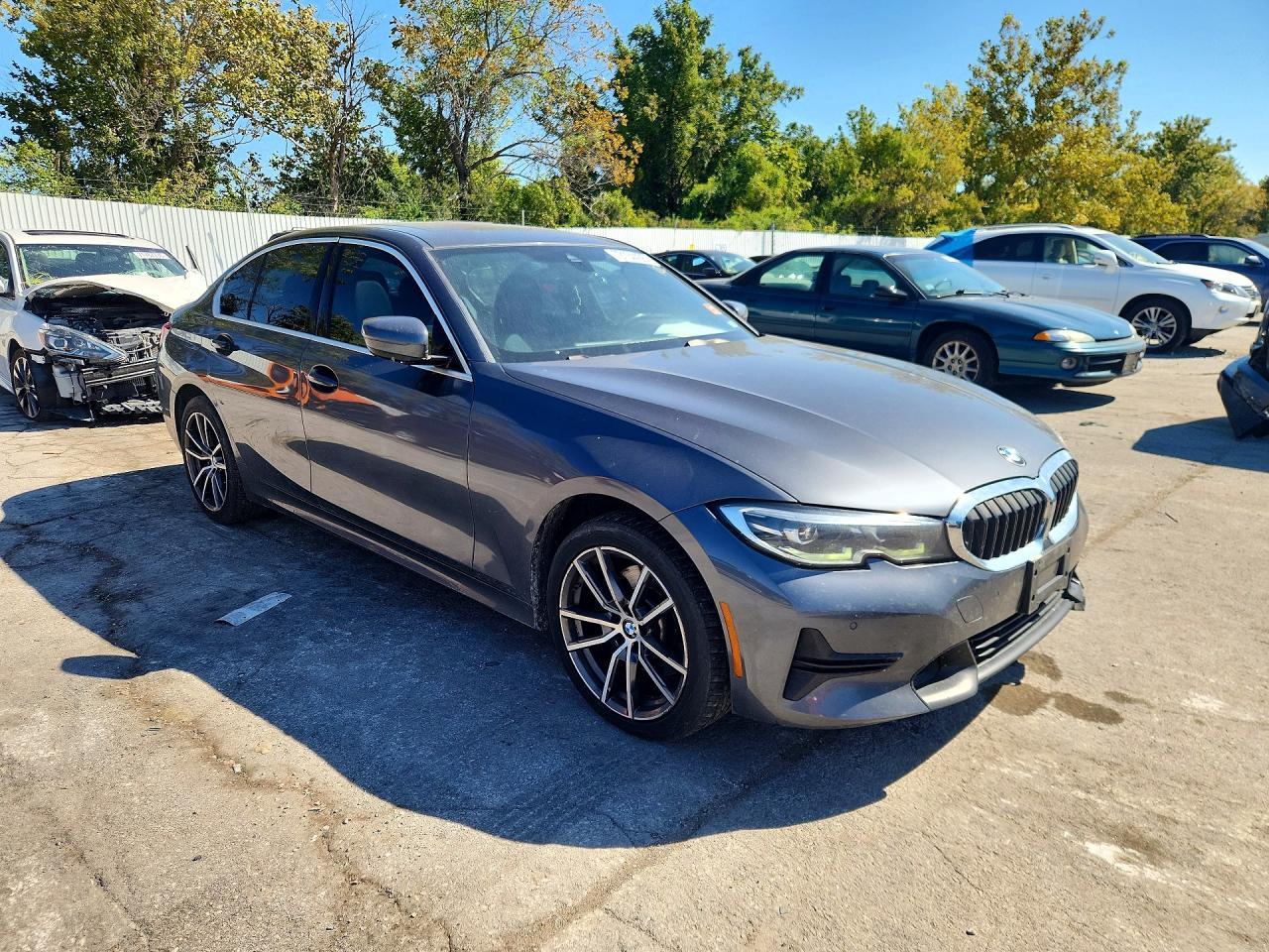 2020 BMW Seria 3 330i - zdjęcie 4