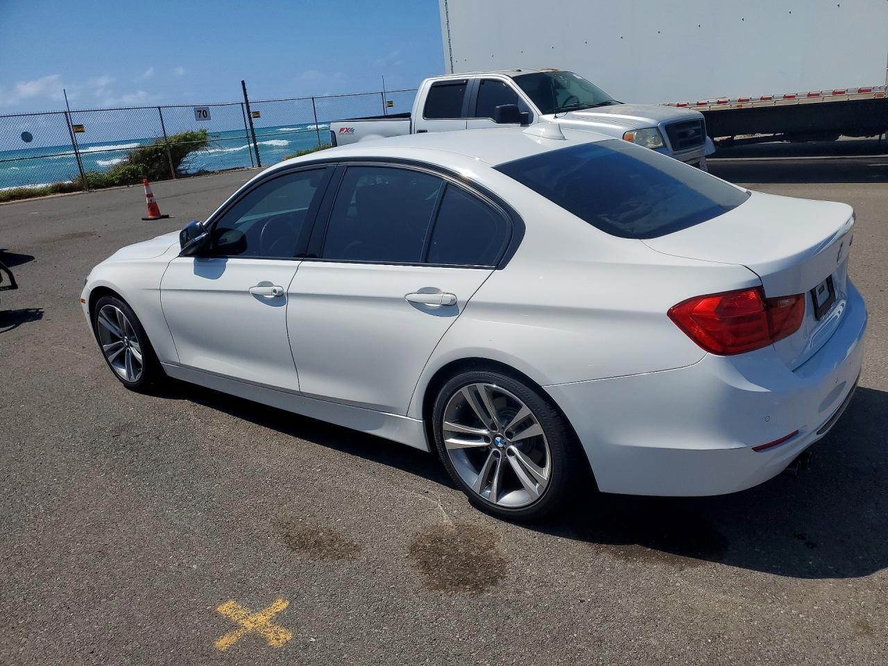 2013 BMW 328 I - zdjęcie 2