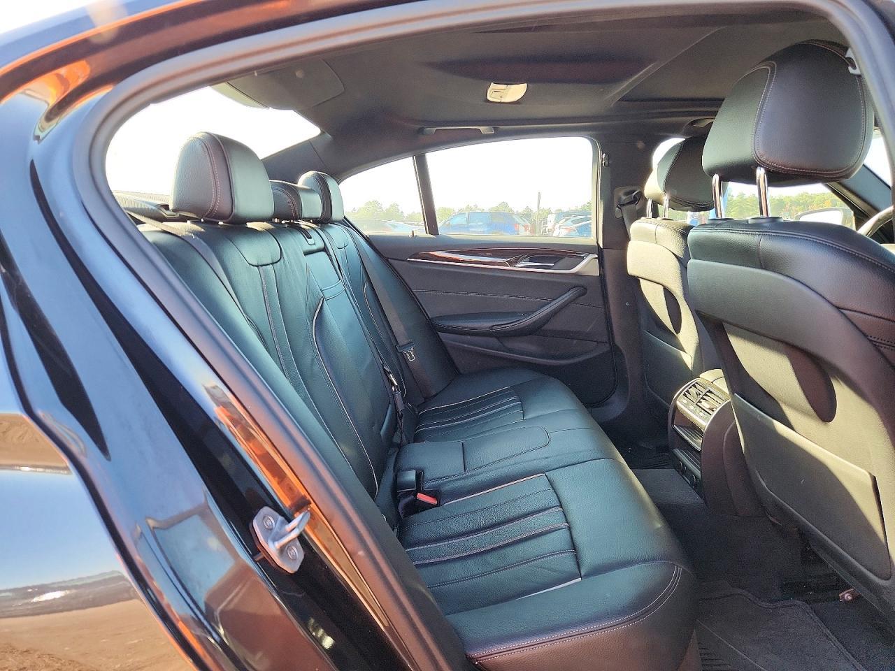 2018 BMW Seria 5 540i - zdjęcie 10