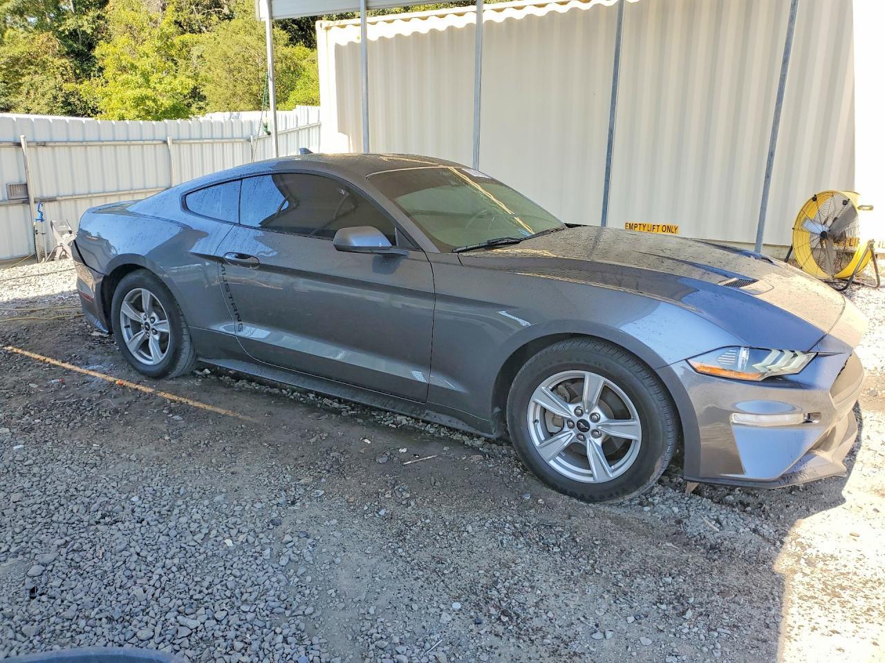 2021 Ford Mustang - zdjęcie 4