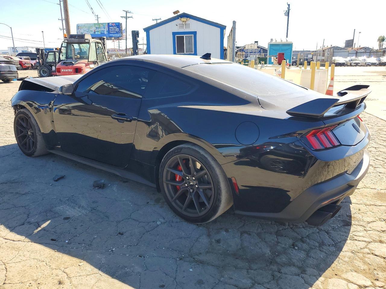2026 Ford Mustang Dark Horse - zdjęcie 2