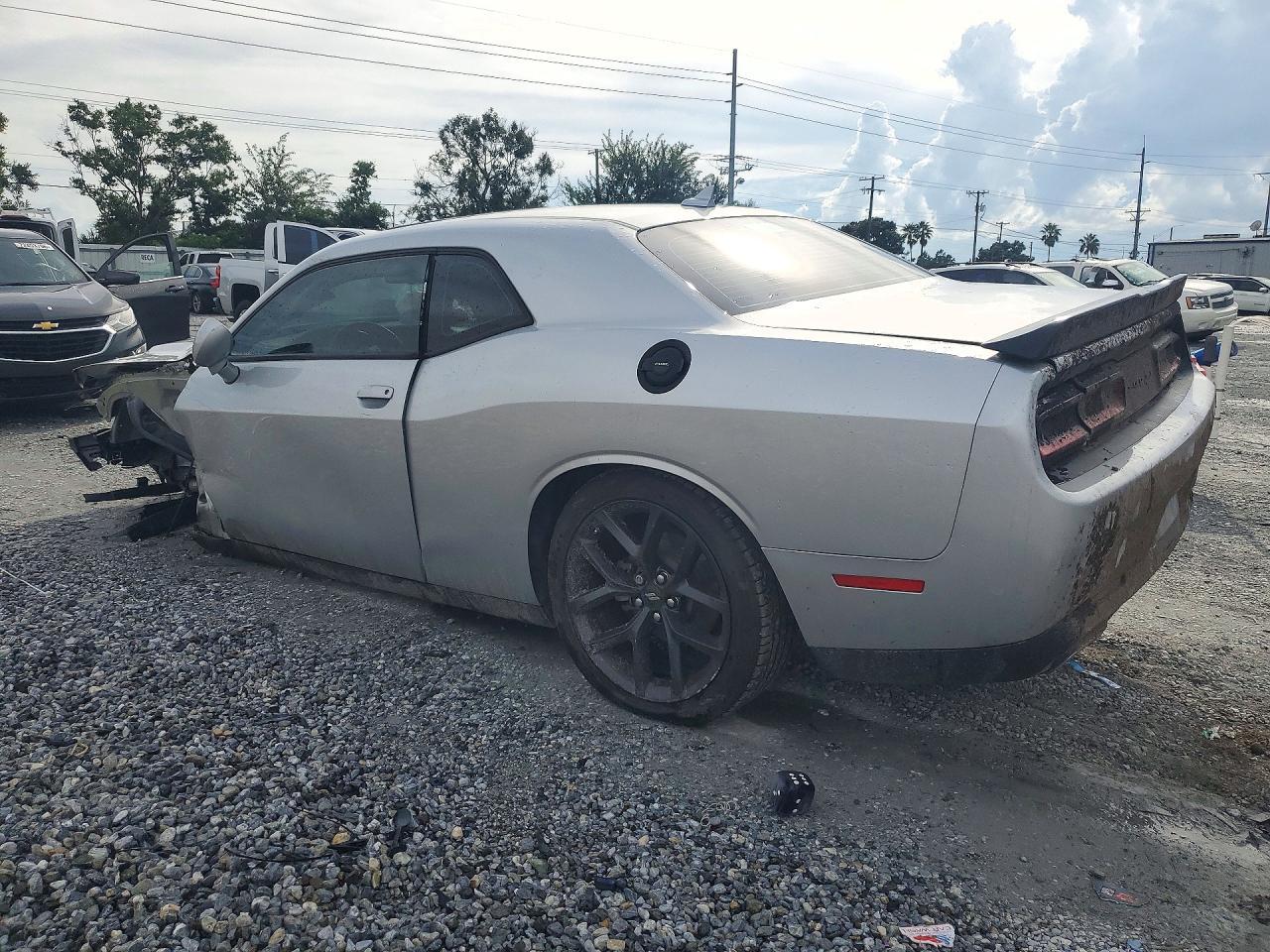2022 Dodge Challenger Sxt - zdjęcie 2
