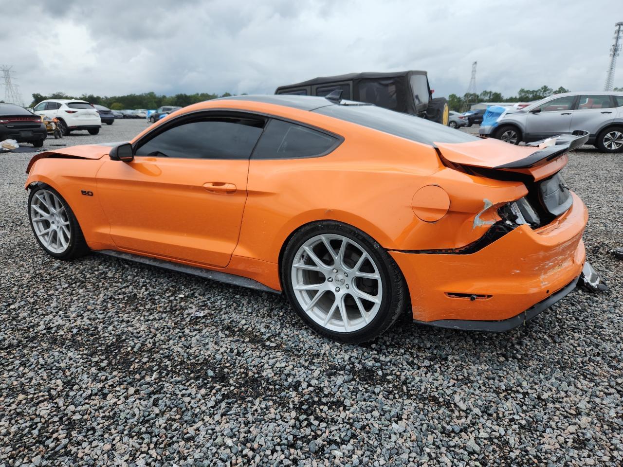 2021 Ford Mustang Gt - zdjęcie 2