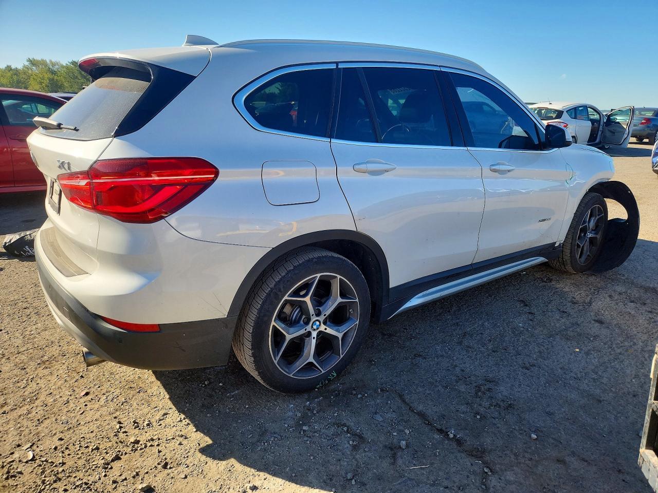 2016 BMW X1 xDrive28I - zdjęcie 3